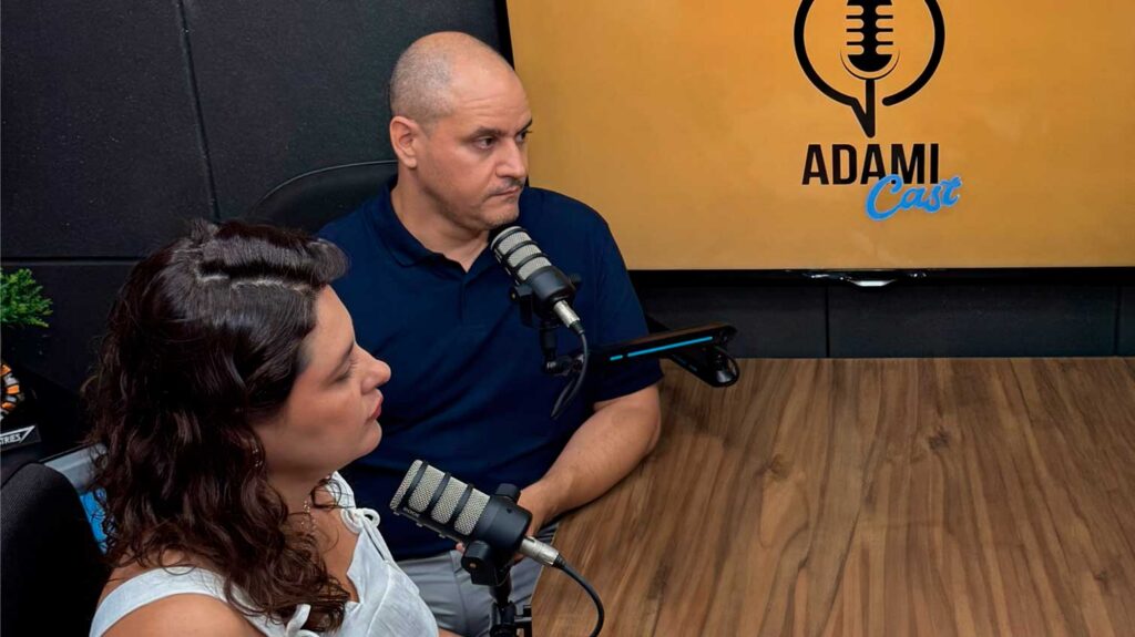Pedro e Mariana Adami no estúdio do AdamiCast